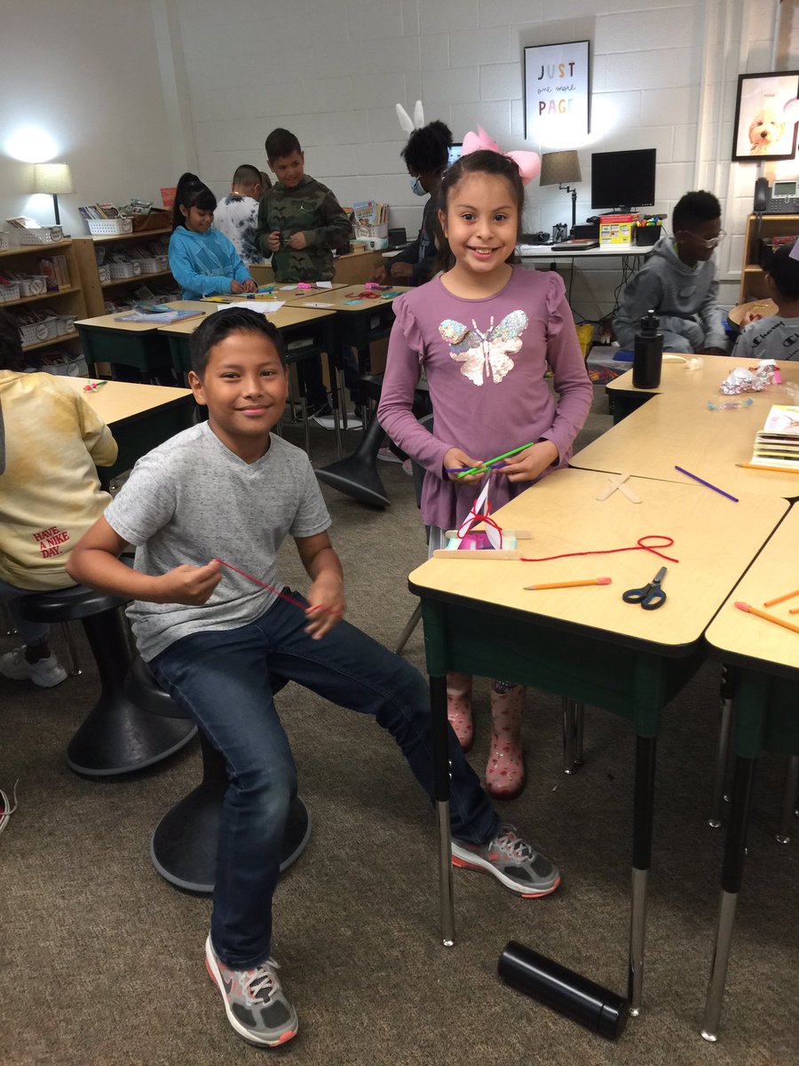 MrsVento_TE's tweet photo. STEM challenge in the afternoon. Third graders built a boat for their Peeps. 🐰🛶@HumbleISD_TE https://t.co/1CCSOCQcMg