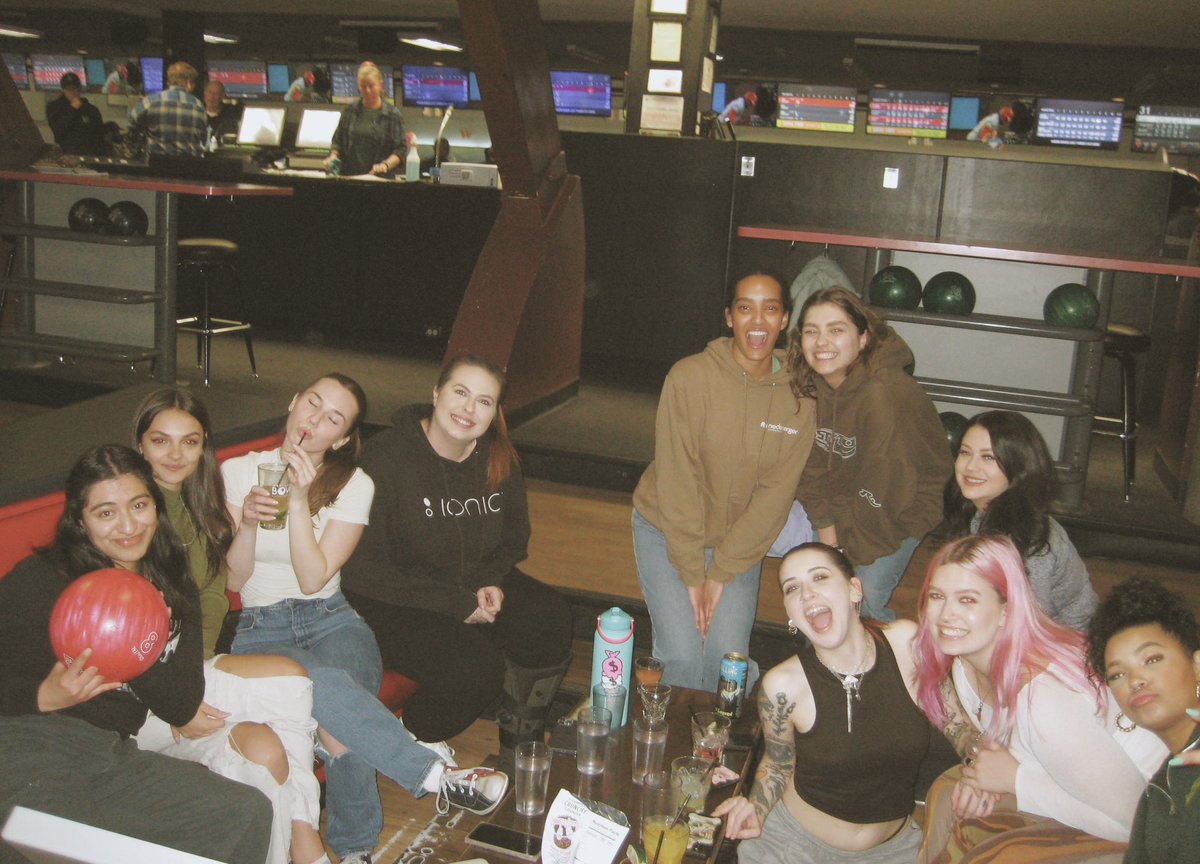 cloudygrae's tweet photo. bowling gals 🎳 https://t.co/DMfHu4k3Gm