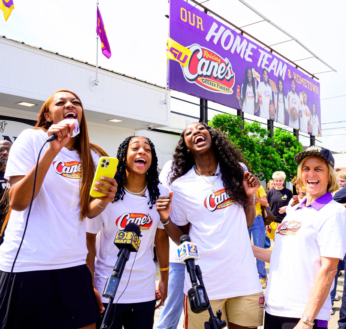 Raising Cane's tweet media