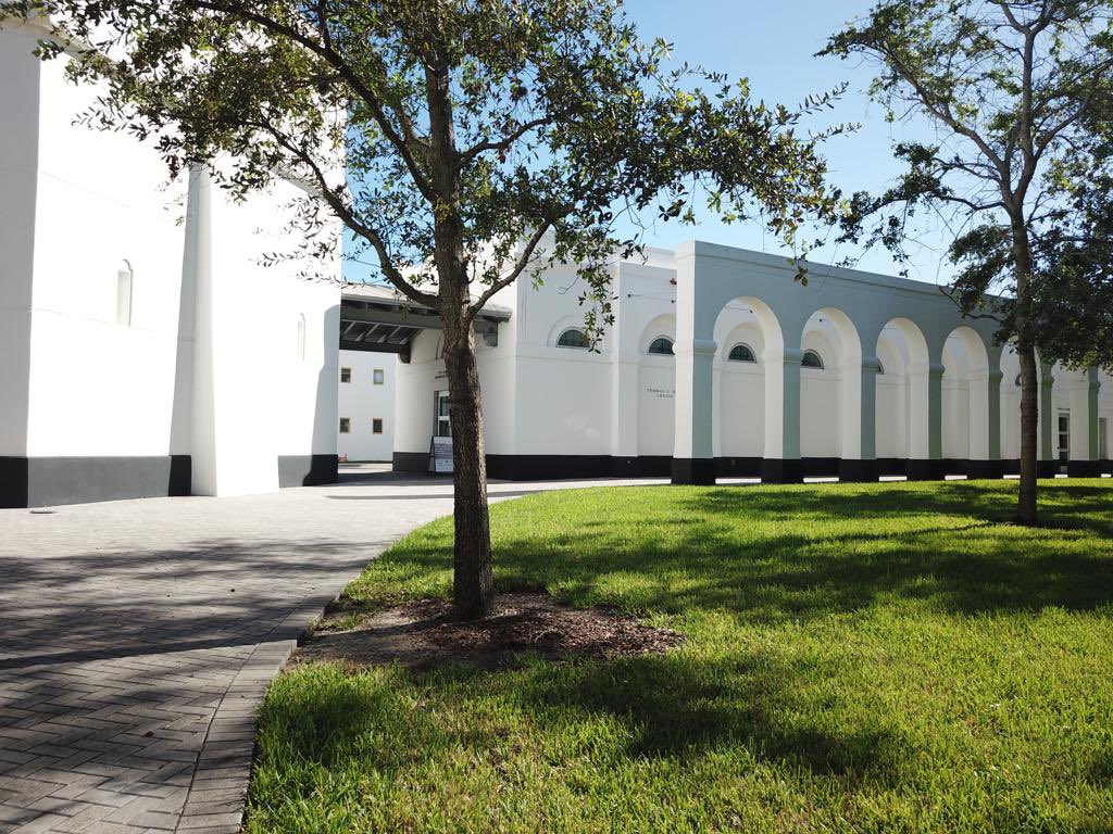 UMiamiMCM's tweet photo. Exploring the stunning architecture of the Jorge M. Perez Architecture Center at the University of Miami. Every corner tells a story of creativity, innovation, and design excellence 🏢✨#UMiamiArchitecture #JMPAC #InspiringDesign https://t.co/NgKG5yBesQ