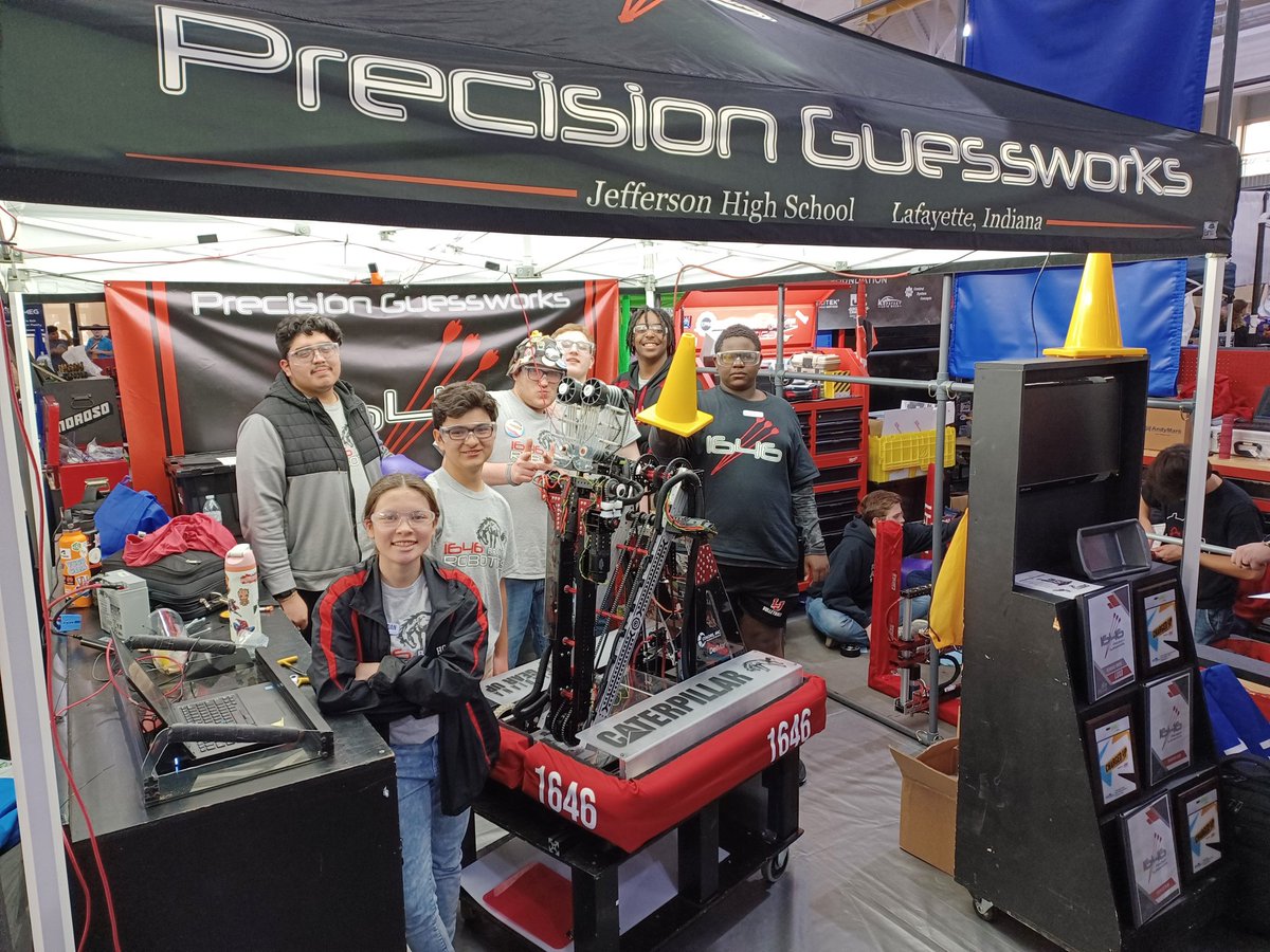 BronchoRobotics's tweet image. We&apos;re ready here at the @FIRSTINRobotics District Championship - 2 days of qualifying and elimination matches start tomorrow and we&apos;re ready to go! Thanks to our strategic partner @CaterpillarInc for making this possible!
