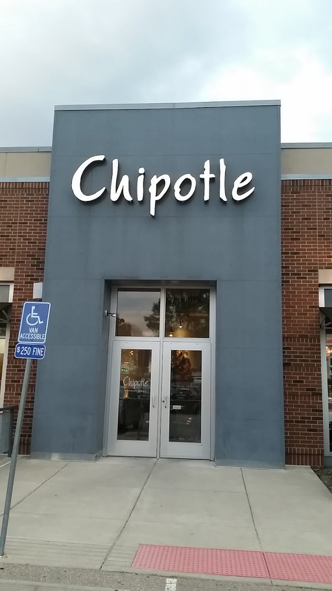 HoltzChefa's tweet photo. @ChipotleTweets I'm already here Scott... You + Me = free code? What do you say? 😏 https://t.co/uTF8x5abEA