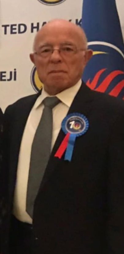 @OtayCenk @sahmetsahmet Sağolun, katil kaçtı, çember daralsın, rahat hareket edemesin istiyoruz. Resmini paylaşmanız bizim için en büyük yardım olacak. Teşekkür ederim. #Antakya #mehmetözatnerede #DepremiUnutmaUnutturma