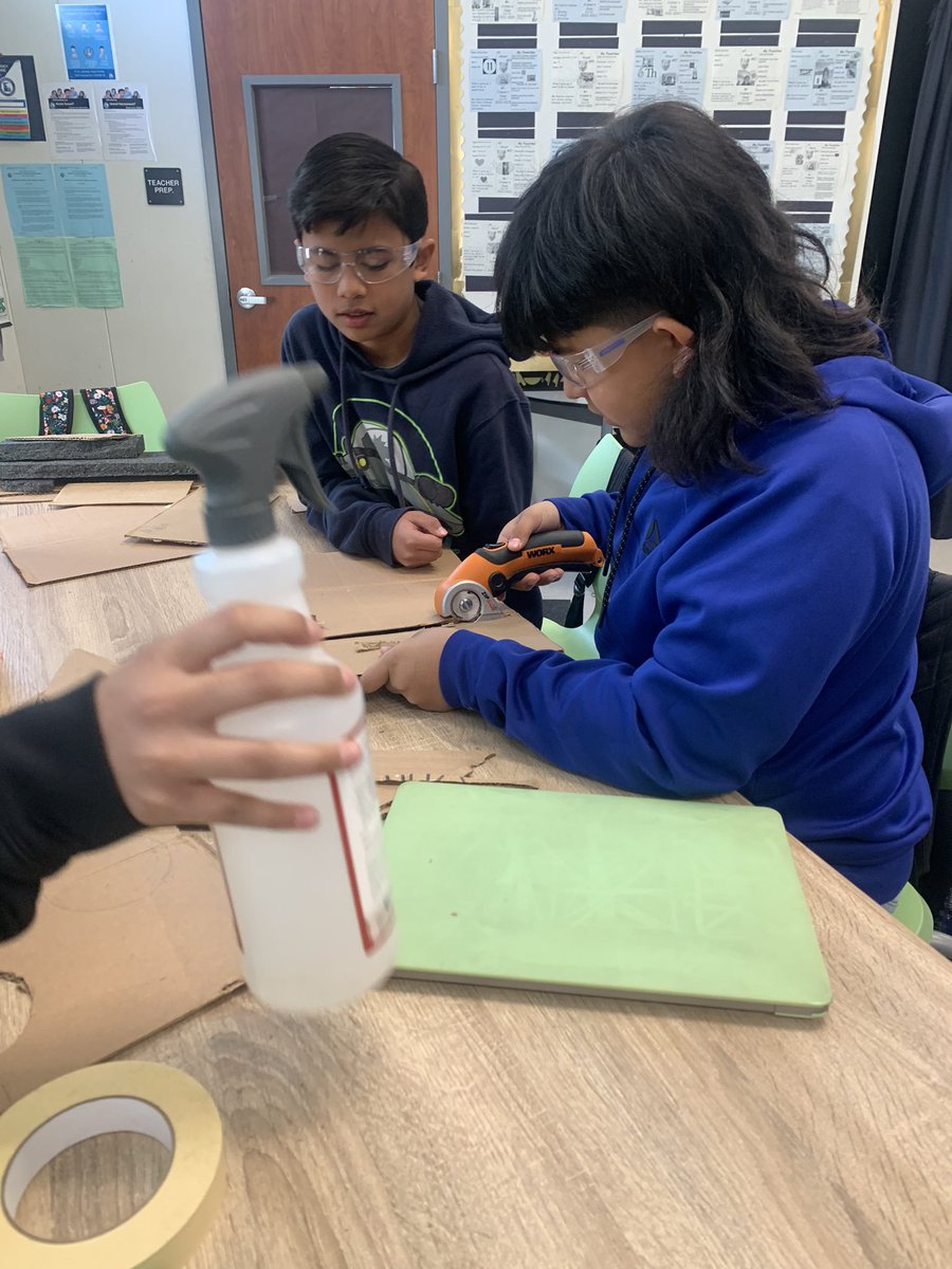 jenlsanders's tweet image. This is what engagement looks like in our 6th grade Design class. Students loving building arcade games using cardboard and other materials in Mr. Cramer’s class. #ibmyp #greatertogether #ibdesign @SCIABEARS @IBinBSD