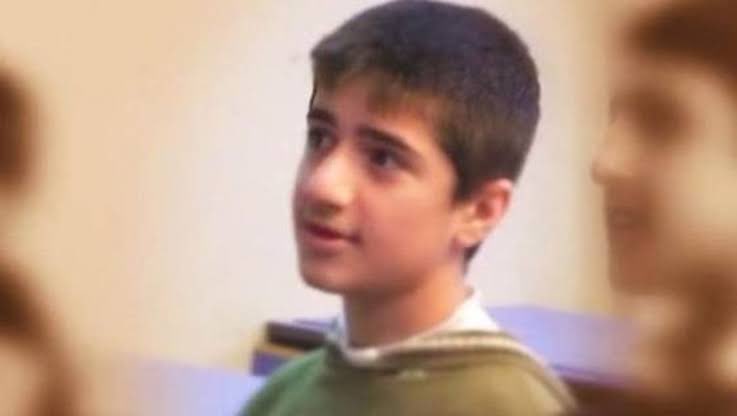 sukrubakir's tweet photo. @fazilsaymusic Demirtaş'ın suçsuz olduğunu 16 yaşındaki evladı önce bıçaklanıp kurşunlandıktan sonra, balkondan atılıp üzerlerinden arabayla geçilerek şehit edilen Yasin  Börü' nün annesinin gözlerinin içine bakarak söyle olurmu. https://t.co/Fnjg6HnTxk