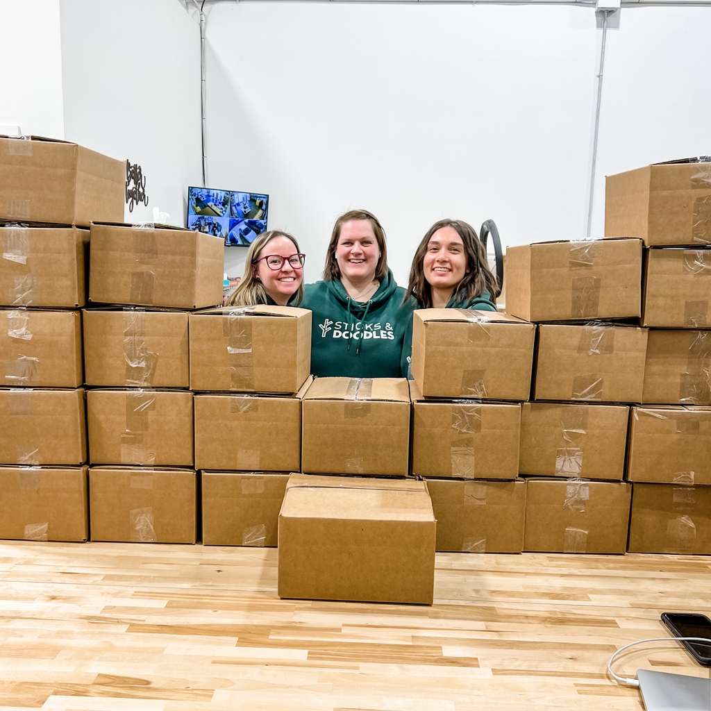 On Monday, this team (plus Chance!) set a goal to complete 50% of a 500-sign order (our largest!) by Thursday. ⁠
⁠
And they crushed it - 250 signs are boxed &amp; ready to be picked up next week. ⁠
⁠
This team is amazing - and make this a great business to run!
⁠
