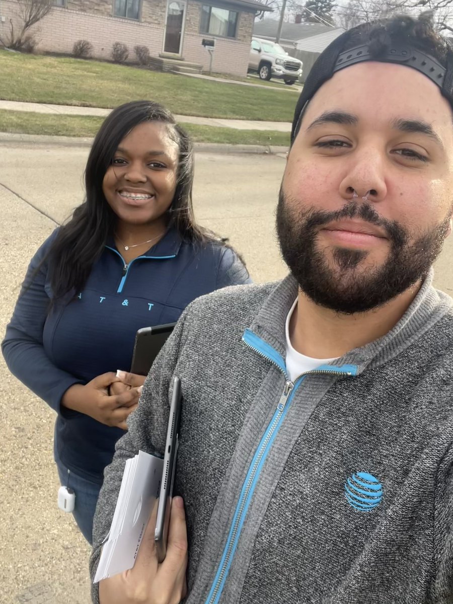 Destynee and Nik out fiber blitzing during this nice weather for MadHeights #Makingwaves
#GLM #MotorcityMafia <a href="/TheoAlexander11/">Theo Alexander</a> <a href="/ray_jubilee/">Ray</a>