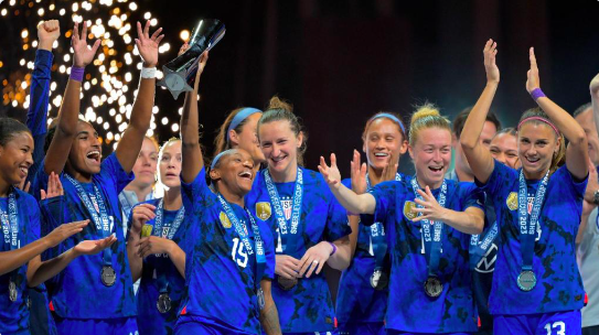 TelemundoSports's tweet photo. 🥶 ¡Todas quieren estar!
🇺🇸 Varias jugadoras de @USWNT aspiran con ir a la @FIFAWWC, pero pocas podrán ir.
📝 Estos dos partidos amistosos, serán clave para la lista final👉https://t.co/pZF7JwjOY8
#USWNTtelemundo #TeamUSA #WWCTelemundo #LaCopaEsNuestra https://t.co/WokXpwTXFo