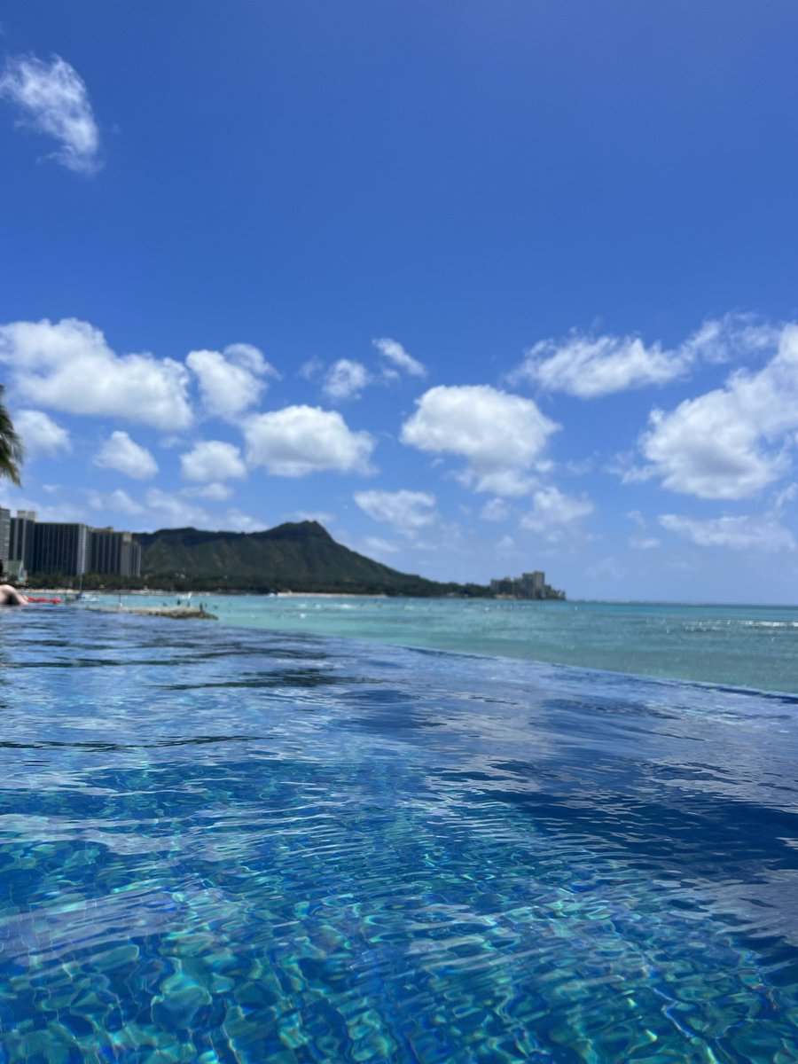 BlakeRun's tweet image. Any variation of blue is my favorite color. #waikiki