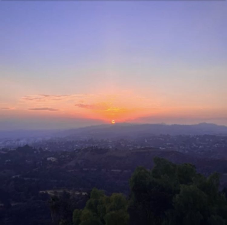 letmode's tweet photo. "evening brew" with @ifonlylofi 
🌇🌃🌌🌉

spotify: https://t.co/4vu4wTSLkt
apple music: https://t.co/sHYAqutUCB
youtube: https://t.co/eid9rheT39 https://t.co/X46LIuQhzt