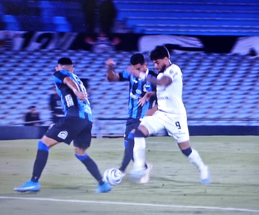 Arbitraje Uruguayo on Twitter "El gol de Corinthians viene de un