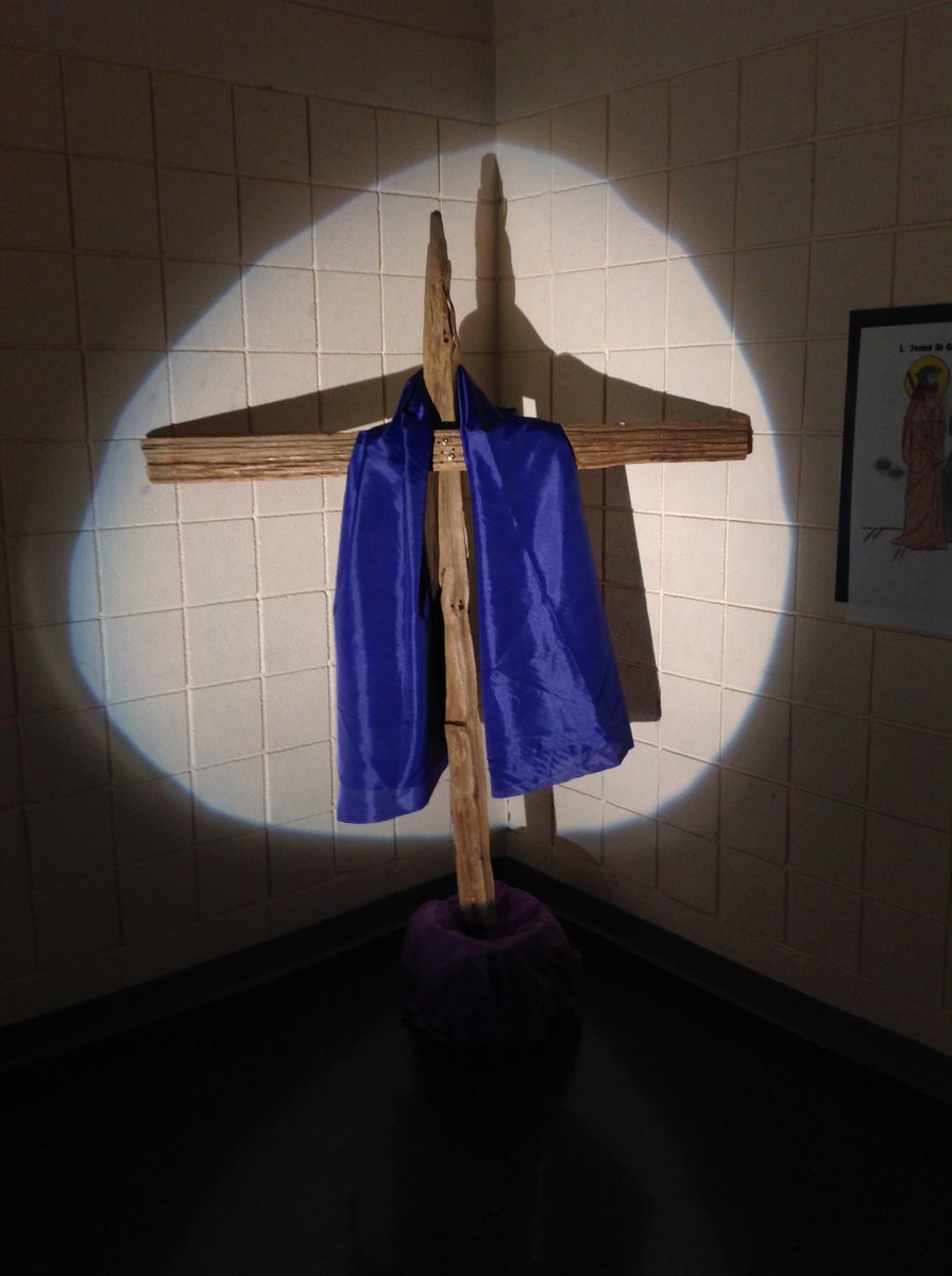 cci_ces's tweet photo. ✝️✝️Today, Corpus Christi CES participated in a Holy Thursday liturgy. Thank you, Ms. Balya and the Gr. 7/8 class for leading us in prayer and reflection as we begin the Triduum Sacrum - the most holiest and solemn of days. @RocchinaAntunes @iafrate_j @JosephDimeo7 https://t.co/1hcclRHkAE