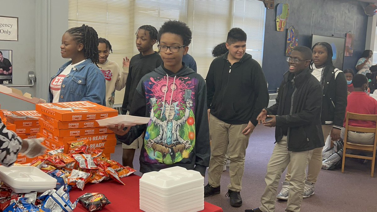 PrincipalAMarsh's tweet photo. Today we are celebrating our perfect attendance students @leehighMPS students totally enjoyed there special day. https://t.co/lKQC25zbi3