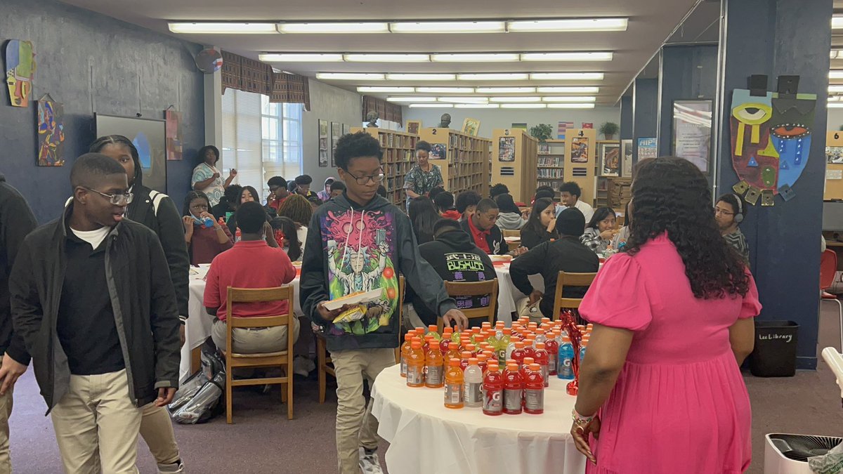 PrincipalAMarsh's tweet photo. Today we are celebrating our perfect attendance students @leehighMPS students totally enjoyed there special day. https://t.co/lKQC25zbi3