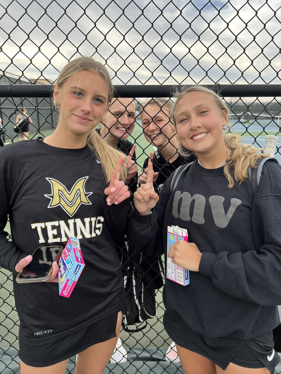 @MVAthletics @GDRsports 
Mt. Vernon starts the season off strong with a 5-0 win against Pendleton

MV 1-0 overall, 1-0 conference 

1s Brandes (6-0, 6-0)
2s Lusby (6-0, 6-0)
3s Downs (6-3, 6-1)
1d Lugo/Joubert (6-1, 6-2)
2d Maxwell/Lockwood (6-0, 6-0)