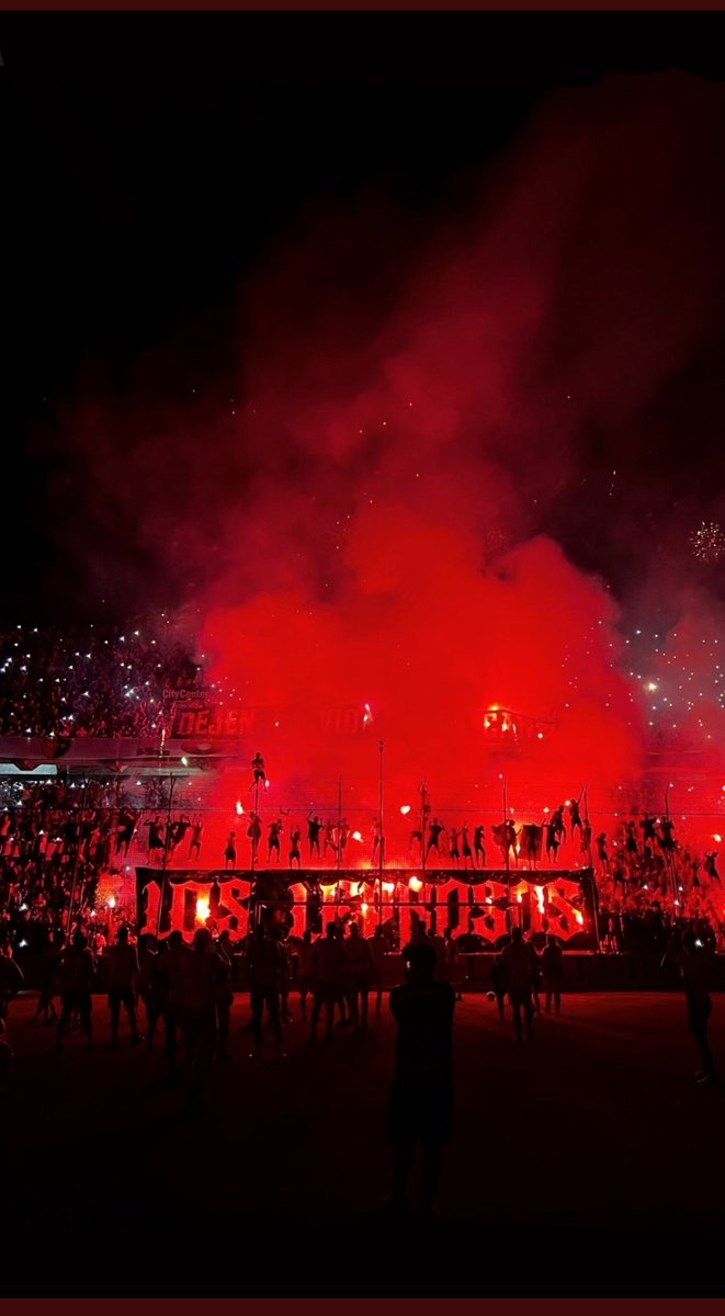 adivinen cual es un entrenamiento y cual es un partido de Libertadores