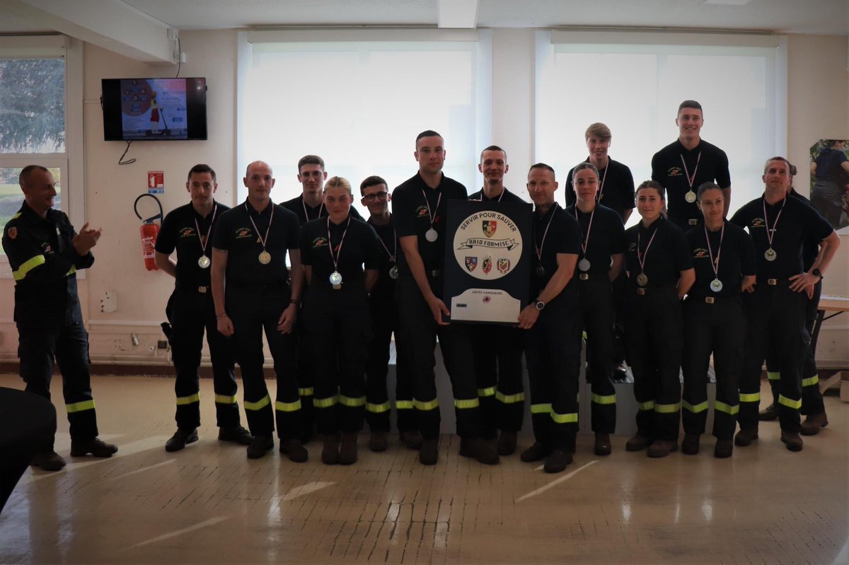 riisc_1's tweet image. 🏆 Au final, l&apos;@Uiisc7 remporte le challenge FORMISC 2023 et le @12eCUIRS vainqueur au scratch !
Classement FORMISC :
🥇UIISC7
🥈UIISC1
🥉UIISC5
Classement scratch invités :
🥇12e RC
🥈BSPP
🥉DGSCGC