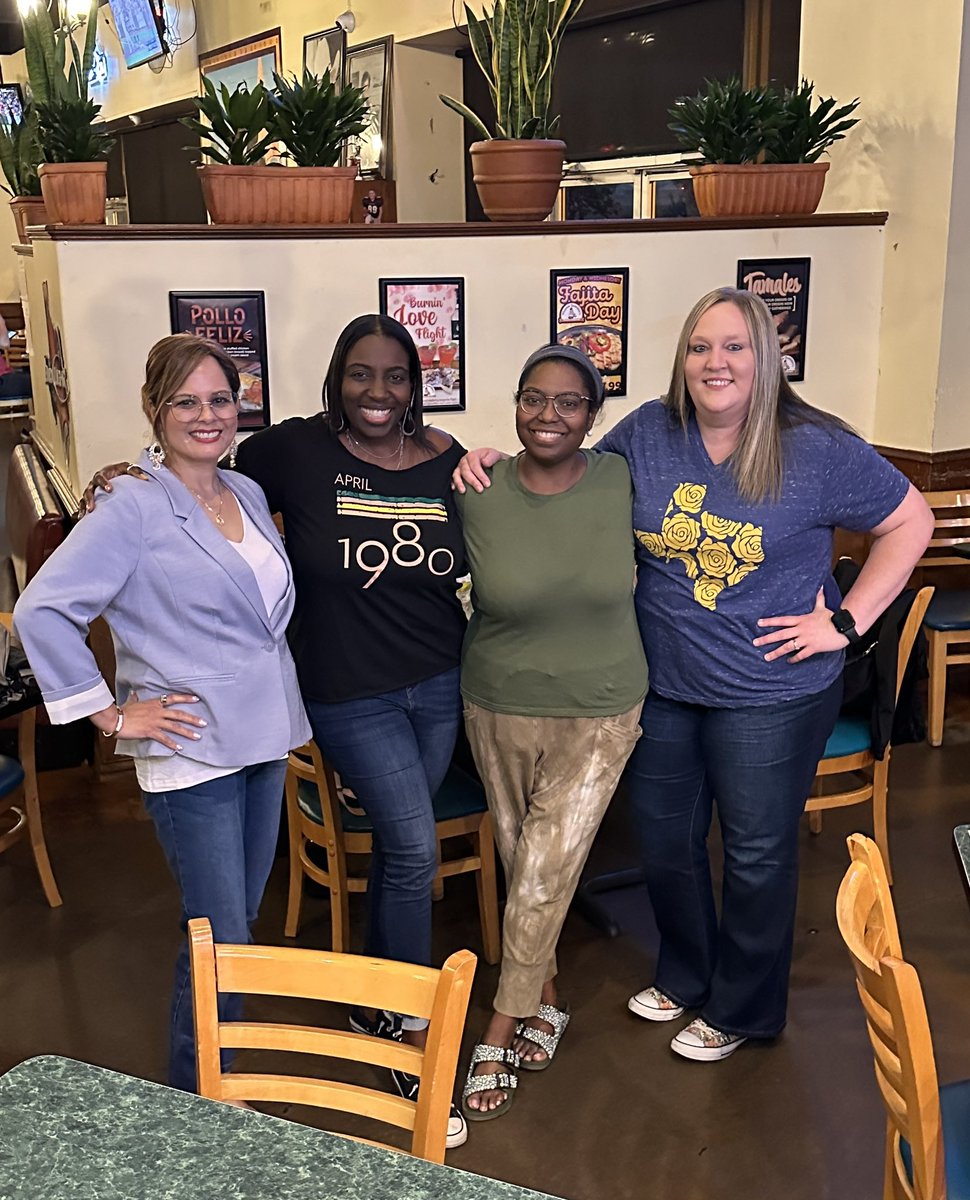 techamys's tweet photo. “Family isn’t always blood. It’s the people in your life who want you in theirs. The ones who accept you for who you are. The ones who would do anything to see you smile and who love you no matter what.” #goldengirls #framily #whereisdee https://t.co/tWjSbEh2iu