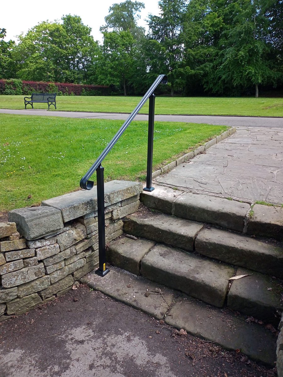 Craig_9320's tweet photo. In May 2022, working with the Parish Council and Parks Maintenance, I arranged for handrails to be installed in the park. This was in response to elderly residents who told me they found the steps difficult.
#CllrCraigBrowne #WorkingForYou
#VoteIndependent #AlderleyEdgeFirst https://t.co/C25lvS0OLS