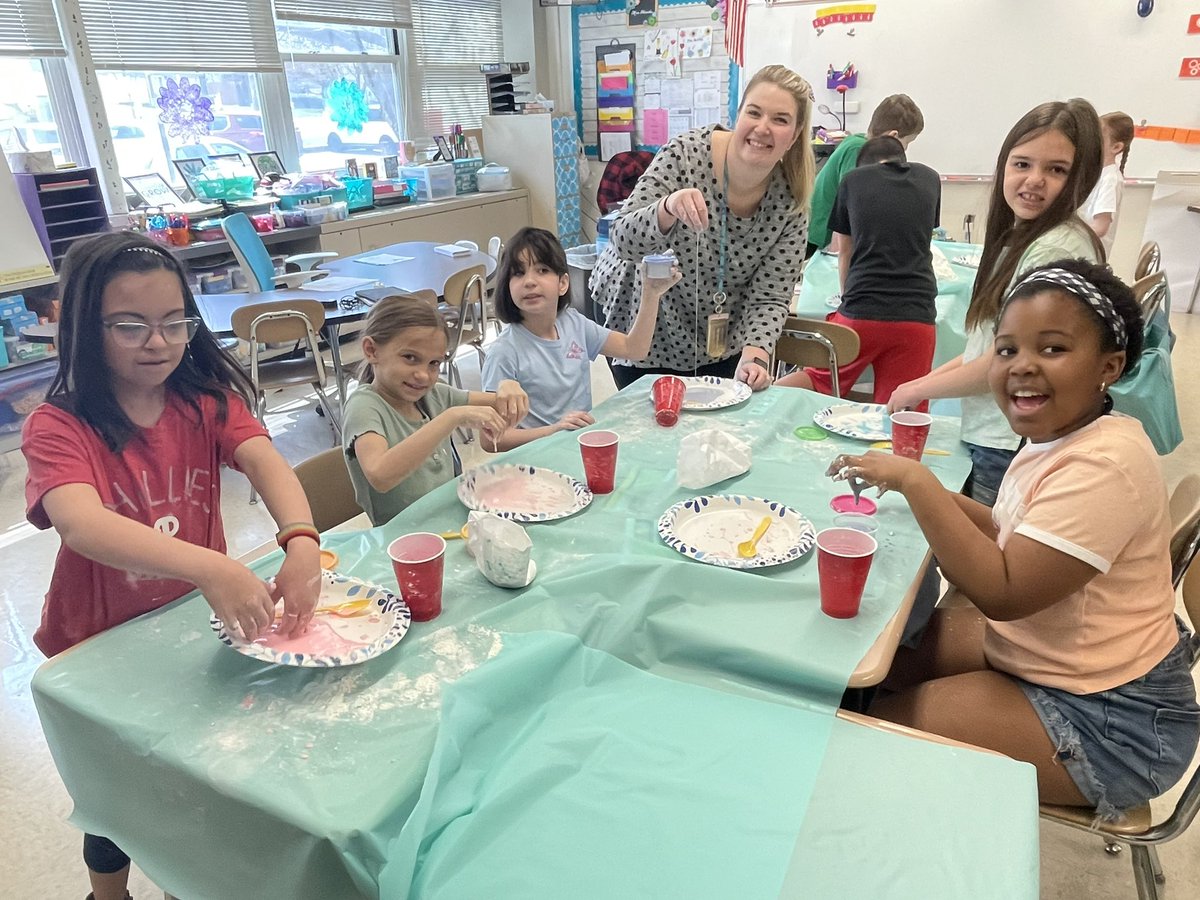 ThankfulInThird's tweet photo. We ended the week with a special visitor, @mannersroom5, to celebrate Rocco’s upcoming birthday! 🎉🥳 We read “Bartholomew and The Oobleck” by Dr. Seuss and did an experiment to make our own Oobleck! 🦠 https://t.co/4xtYA3IorQ