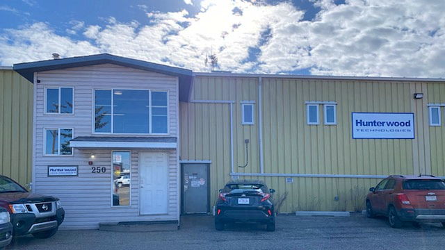 AMCshortlinecda's tweet photo. Yesterday Jeff Conley of @HunterwoodTech provided Donna Boyd with a tour of their facility in Cochrane, AB. Jeff showcased their latest innovations and shared their very successful recruitment stratgies. Read more about them on their website: https://t.co/6BTsiMXPaF
#AMCMember https://t.co/QEUNXKomRJ
