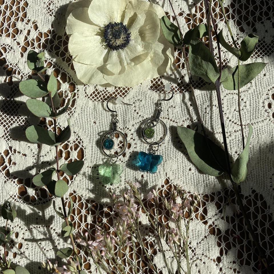 Bees or butterflies? Welcome in the spring with insect earrings🌿