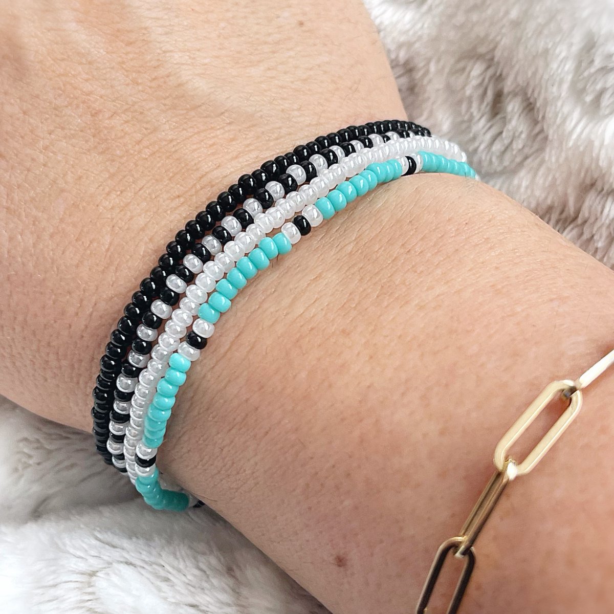 LunaByRachel's tweet photo. 🩵 NEW 🩵 Breakfast at Tiffany’s Bracelet Stack… https://t.co/lQWSmHUuJT #tiffany #stackbracelets #newarrival #etsy #beadedbracelets #justarrived #fashion #etsysuccess https://t.co/Z8tBlxxZK6