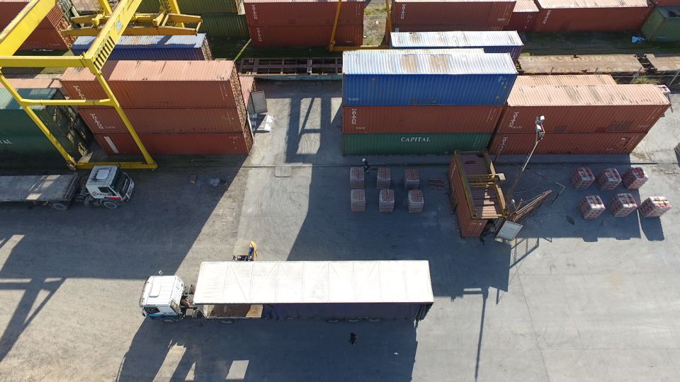 TACargas's tweet photo. ¿Cuáles son los beneficios de la intermodalidad? 👇
✅ Reducción de costos logísticos.
✅ Aprovechamiento de las ventajas de cada medio de transporte
✅ Reducción de fletes y tiempos de viaje.
✅ Operación de trenes punto a punto.

#SeguimosCreciendo https://t.co/XZnMfkHqQH