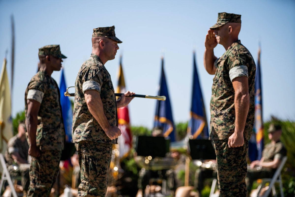 Today, @15thMEUOfficial held a relief and appointment ceremony where SgtMaj Oranjel Leavy relinquished his post to SgtMaj John Schlaud at @MCIWPendletonCA. Leavy served as the 15th MEU SgtMaj since June 2021. Thank you for your #leadership - Fair winds, and following seas.