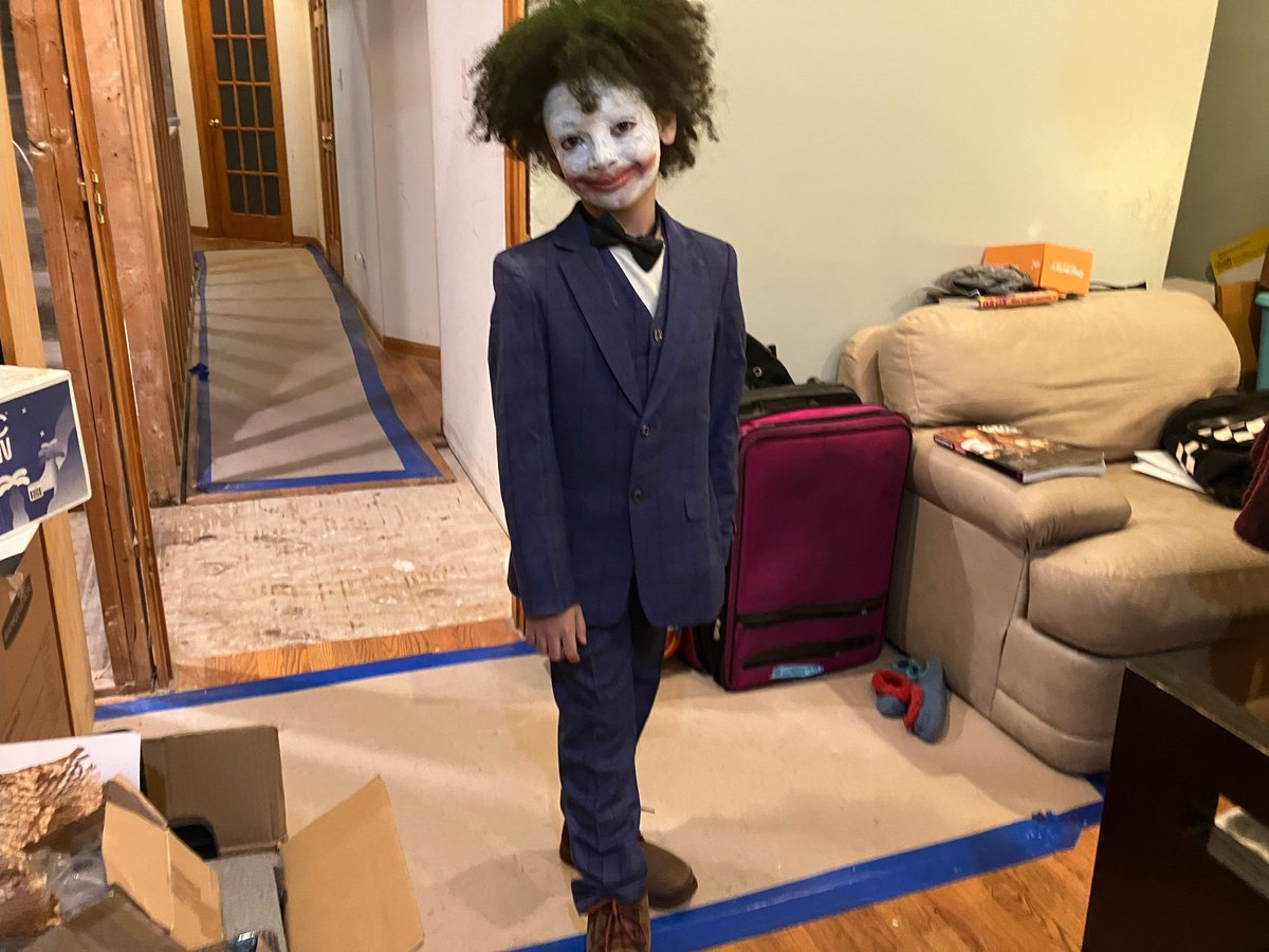 techmommi's tweet image. @amfam would you let you elderly mom and young child live like this??? I cry looking at my sun on Halloween- making the best out of a traumatic situation. @ABC7Chicago #howcouldyou @BrandonJohnsn @GovPritzker