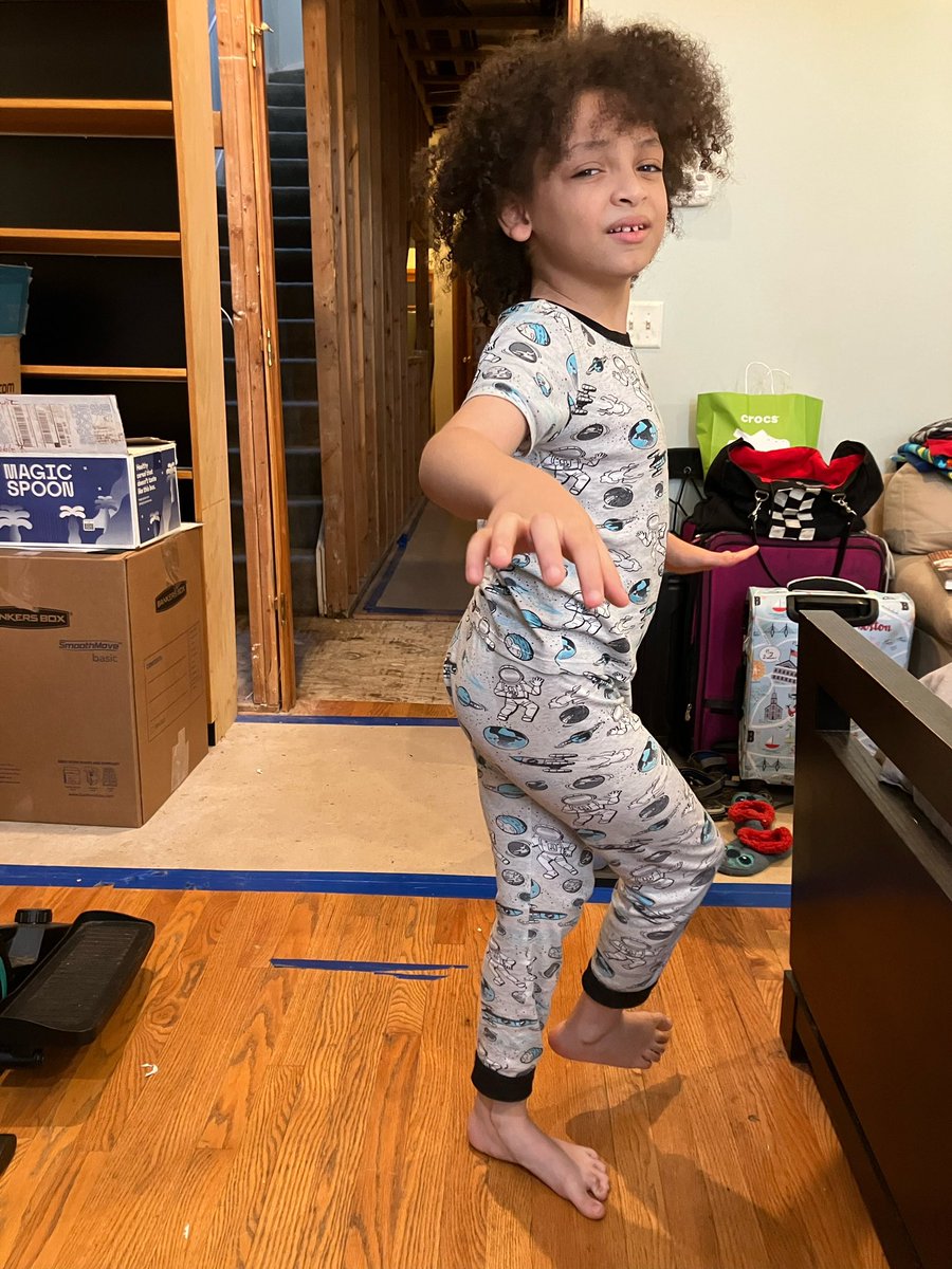 techmommi's tweet image. @amfam would you let you elderly mom and young child live like this??? I cry looking at my sun on Halloween- making the best out of a traumatic situation. @ABC7Chicago #howcouldyou @BrandonJohnsn @GovPritzker