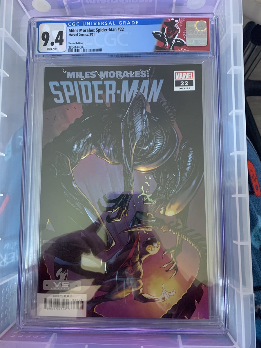 Spiderbam84's tweet photo. No always working or gaming, sometimes it’s just slowly collecting nice things to display in the house ‘eventually’ #CGC #Comics #SpiderMan #Wallcrawler #Symbiote #WheresJJonahJameson #GetMePicturesOfSpiderman https://t.co/1cYhcOZ6d1