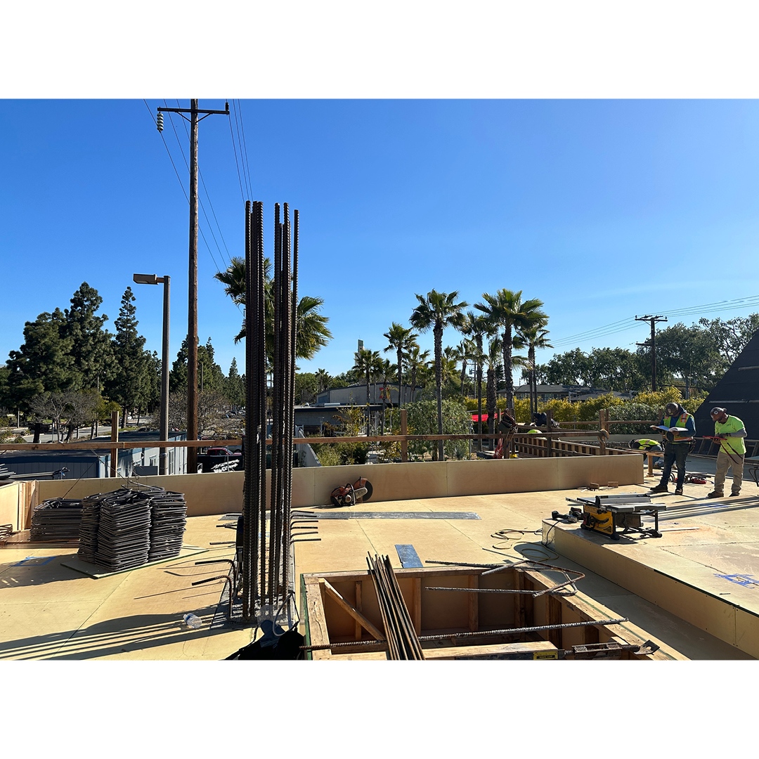 Second level formwork is up at the Wende Museum's Glorya Kaufman Creative Community Center in Culver City 2️⃣⁠ We'll share a peek under that A-frame roof tomorrow....

#underconstruction #concrete #concretepour #concreteformwork #aframe #wendemuseum #culvercity #auxarchitecture