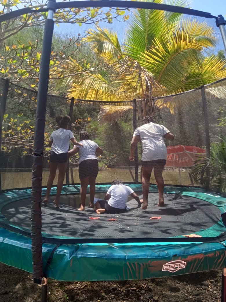 L'#ecole ouverte à Sabine ANDRIVON-MILTON du #REP+ #dillon 2 associe apprentissages en français et mathématiques ainsi qu'activités sportives (sauter, rouler, pagayer, grimper, ...) au Parkadonf <a href="/acmartinique/">Académie de Martinique</a> <a href="/EPrioritaire972/">Edu_Prioritaire972</a> <a href="/CircoFdF1/">Circo FORTdeFRANCE 1</a> <a href="/fdfville/">Fort-de-France Ville</a>