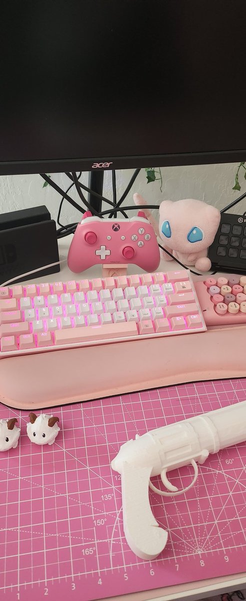 Mewspeak2's tweet image. Im fighting the urge.... I want to spray paint everything pink. 🙃
Update:
Spray painted this 3D print. It holds my controller nicely hehe
♡♡♡♡♡♡♡♡♡♡♡♡♡♡♡♡♡♡
#gamergirl #pinkpcsetup #pinkaesthetic #LeagueOfLegends