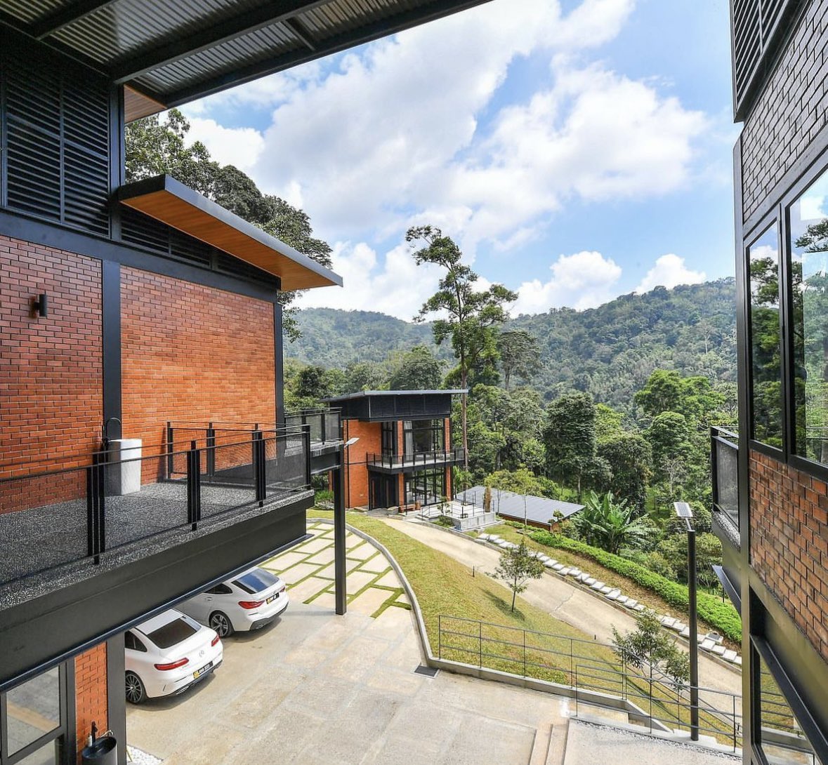 decohaven's tweet photo. Pergh cantik giler homestay dekat Bentong nih! Yang nak buat family day or small gathering dekat sini memang sesuai, boleh buat BBQ belah malam pulak tuh 😉😉

📍 Ikan Residence, Cangkat Tanarimba Tinggi, Bentong
🔖 https://t.co/4C4NALD3kA https://t.co/vkwiFwdqUv