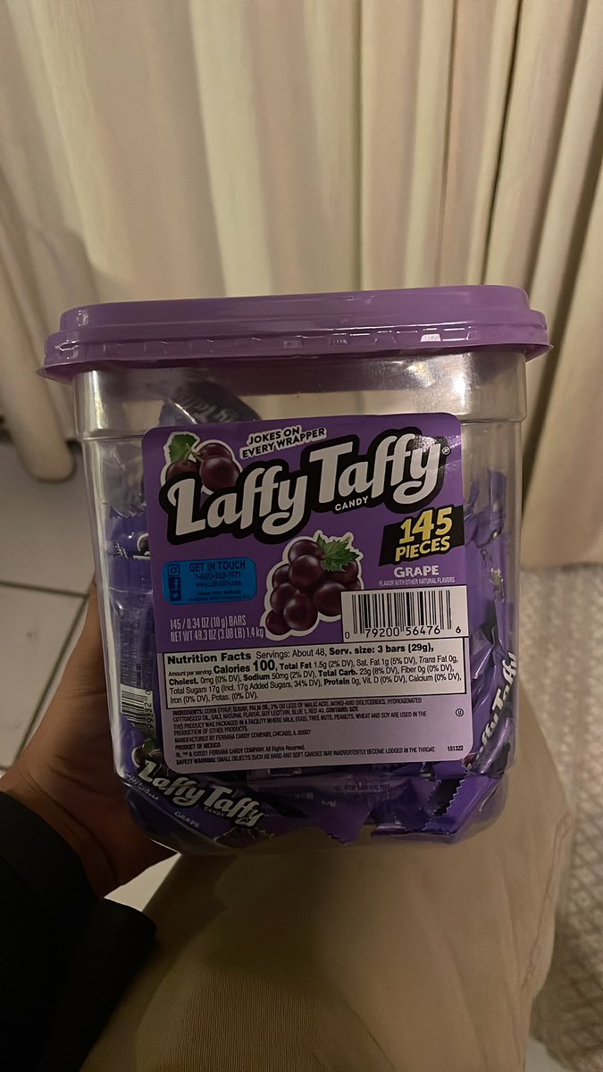 Zoroark173's tweet photo. @adamhchase @thewheatgerm  “Eat something grape flavored” #jetlagthegame https://t.co/84tIYme5vY