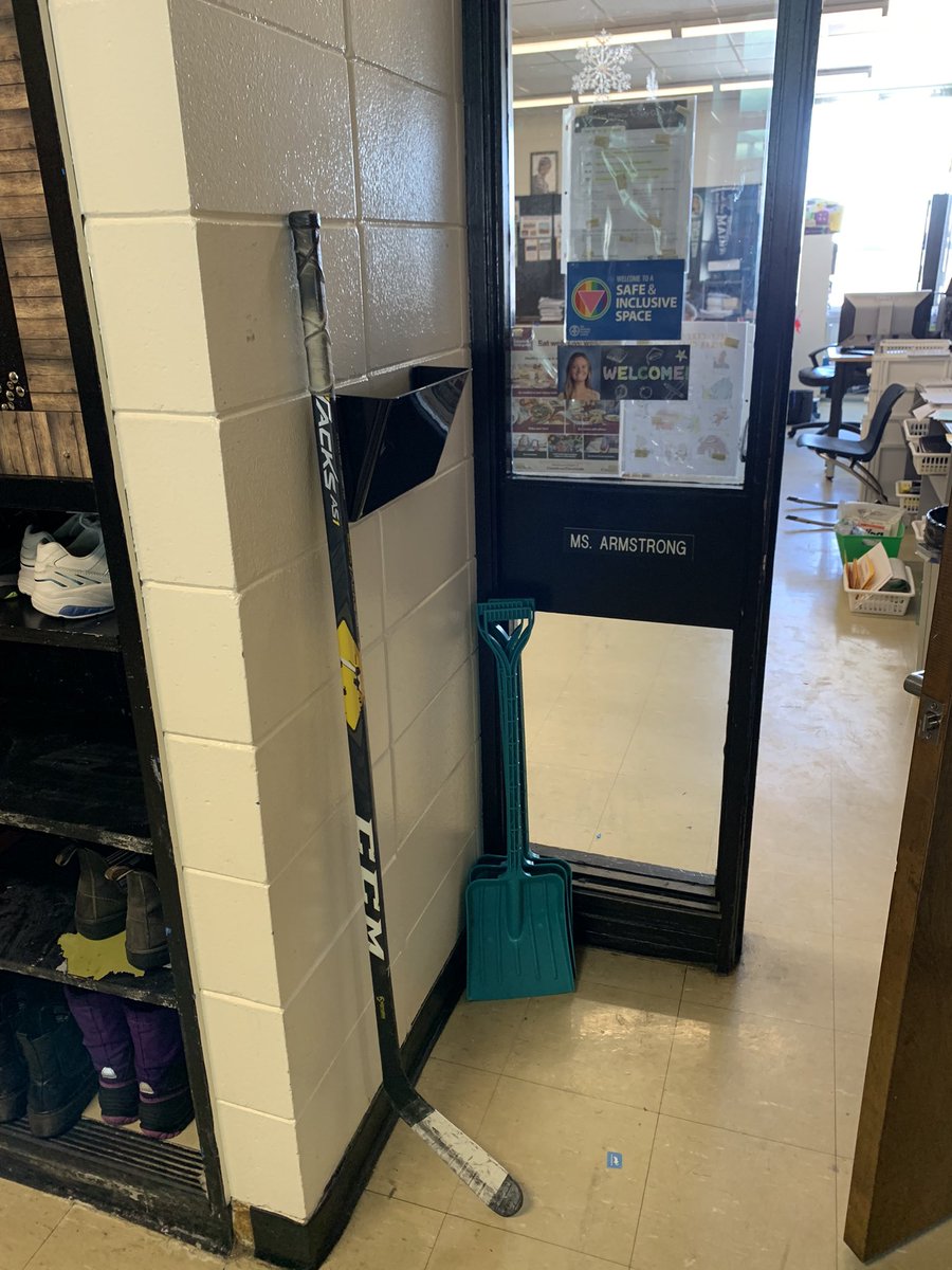 teaching grade 5/6 k about organ donation &amp; the amazing #LoganBouletEffect on the 5th anniversary at Riverview School💚💛