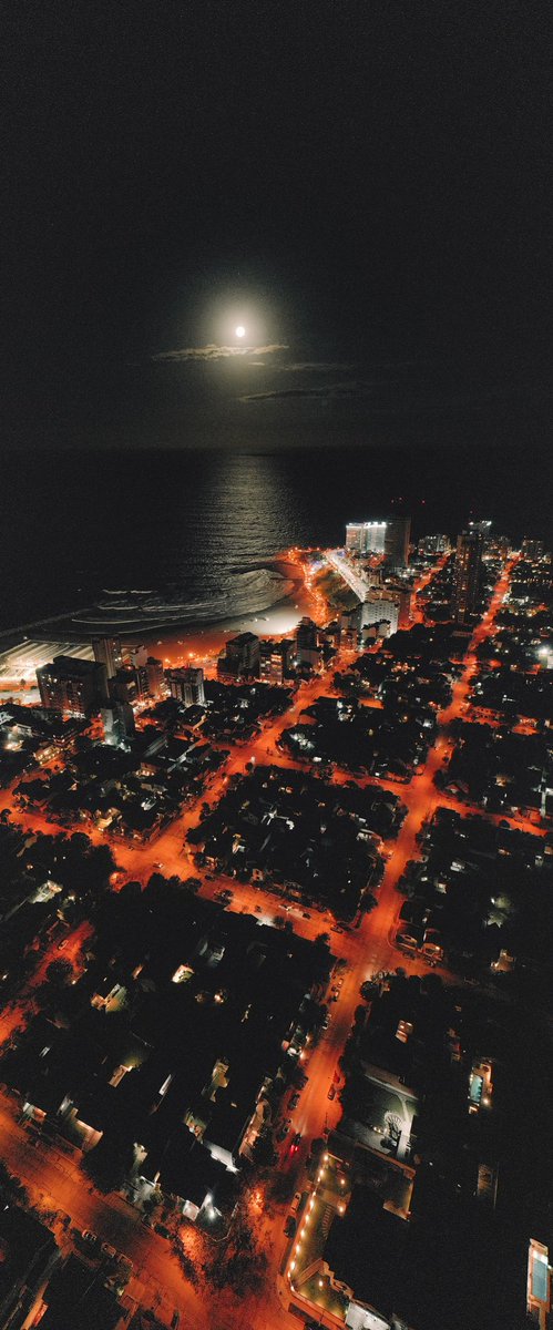 Luna llena 6 de Abril 2023 🌕💫

Hace click en la foto para ver una panorámica vertical 👆🏻

Mar del Plata, Bs As. Argentina 📍🇦🇷
