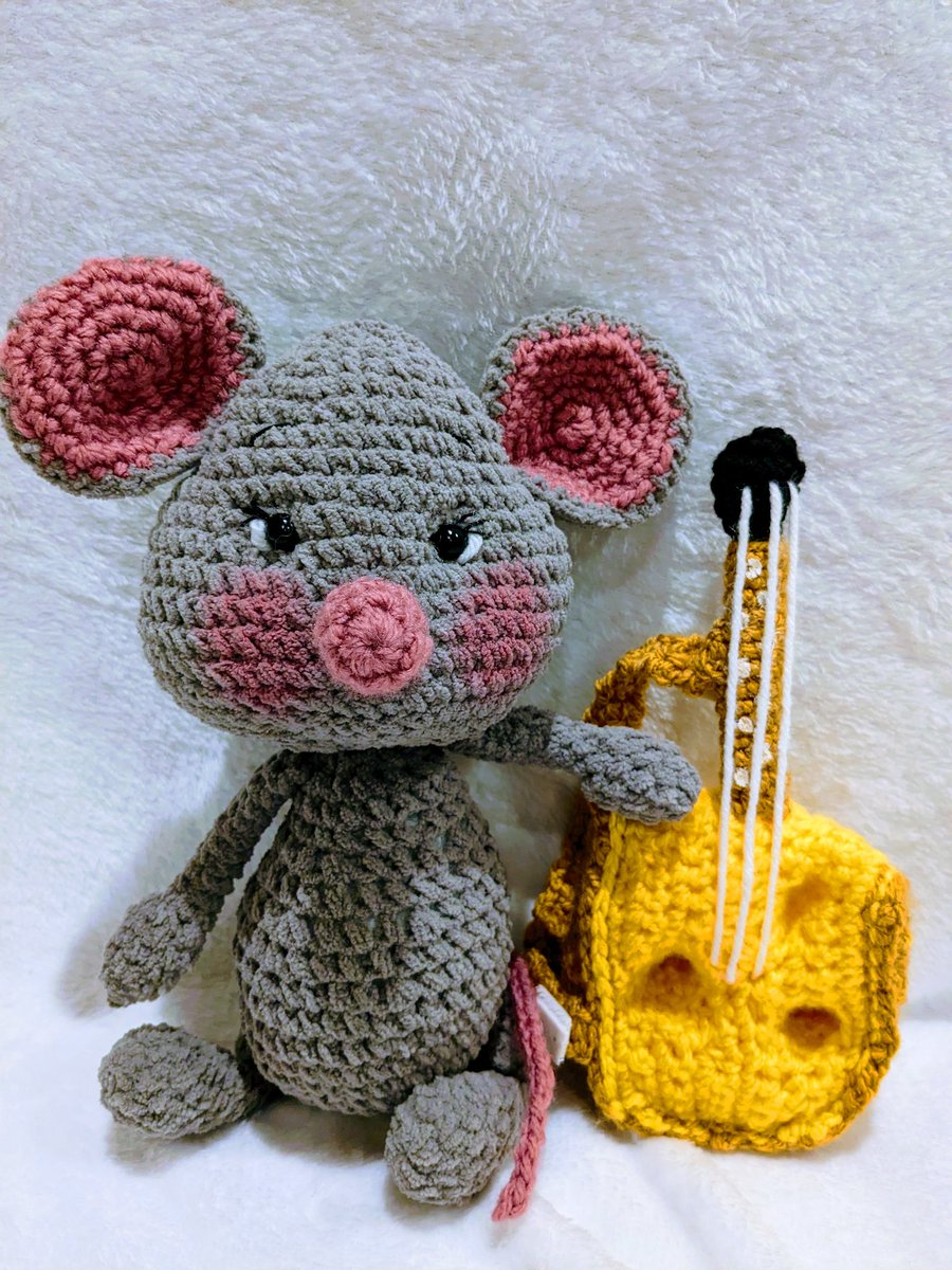 NightingaleNote's tweet photo. With guitar in hand...life is cheesey!!
#worldautismawarenessday #autismacceptance #autismlove #crochettoy #handmadewithlove #etsyseller #etsyprocess #crochetmousewithguitar #crochetart #crochetofinstagram #buyhandmade #gifthandmade #forloveofchildren #ArtinCrochet #forcharity https://t.co/fRPTzO4poD