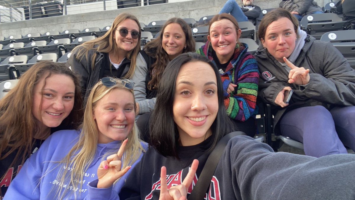 carinamonroe13's tweet photo. @OmahaSWM is cheering on @OmahaBSB!! go mavs🤘🏼🤘🏼 @OmahaSADev https://t.co/nPvv27LwLr