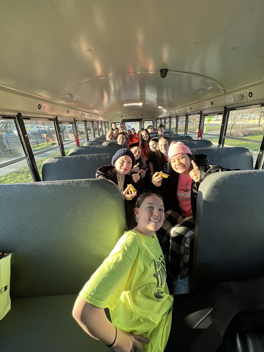 SaintsH2OPolo's tweet photo. Starting off April with a W against Hinsdale South. Way to go girls! 🧡🖤@ScienceSavickas https://t.co/mBaZR6LsWy