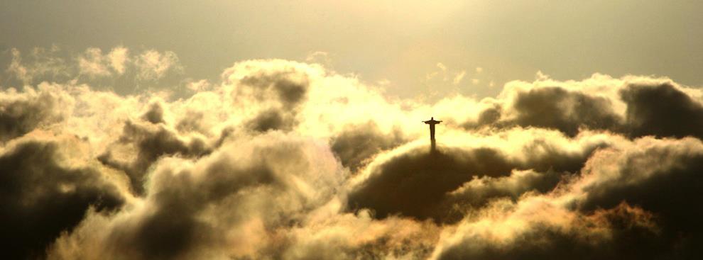 *

— no corcovado jesus
cristo se livra
da cruz —

*