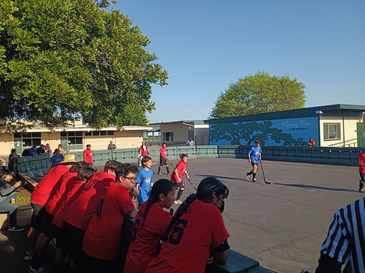 NicolasKnights's tweet image. Great job Nicolas Knights Hockey team on going 2-1 on 1st day of hockey.  Defeated Ladera Vista and Fisler and fell short against Beechwood. We&apos;ll get em next time.
#KnightNation
#FSDHockeyTournament