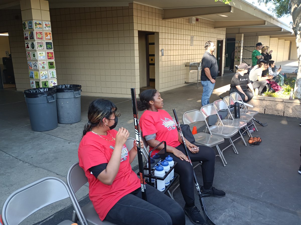 NicolasKnights's tweet image. Great job Nicolas Knights Hockey team on going 2-1 on 1st day of hockey.  Defeated Ladera Vista and Fisler and fell short against Beechwood. We&apos;ll get em next time.
#KnightNation
#FSDHockeyTournament