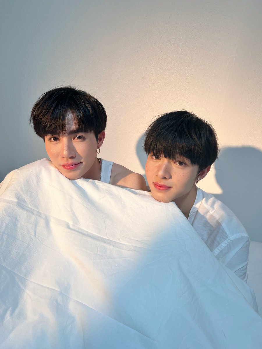 ZNNPhotobook's tweet photo. Good morning , Thank you for your good positive energy. 

ใครพร้อมกดพรีวันที่ 9 เมษายนนี้แล้วบ้าง พวกเราตั้งใจมาก หวังว่าทุกคนจะต้องชอบ แล้วเจอกันนะงับ โฮ่ง ๆ เมี๊ยว ๆ 🐺😸

#ZeeNuNew1stPhotobook 
#ZeeNuNew https://t.co/50TmFF3rN4
