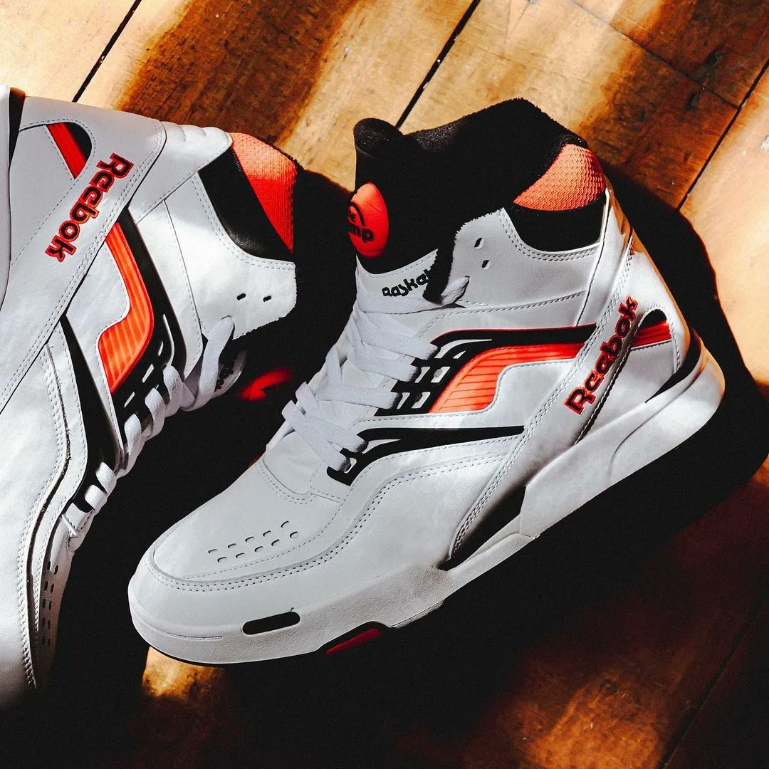 cómodo cumpleaños horizonte Sneaker News on Twitter: "The Reebok Pump Twilight Zone "Neon Cherry"  returns on April 14 🗓️ Are you eyeing a pair? https://t.co/0p7TydE84V" /  Twitter