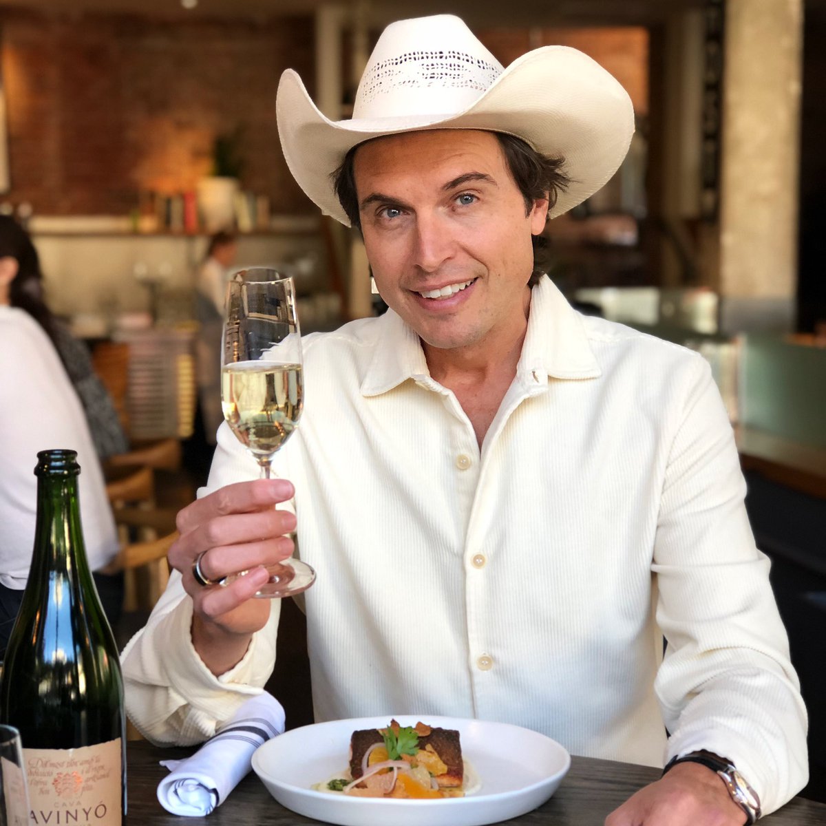 AUSTIN, TEXAS! Excited to announce that I’m bringing my Community Bistro @TheKitchen to Austin at Sixth and Guadalupe in fall 2024 🤠 This will be our 4th location after Boulder, Denver, and Chicago. More details in 🧵⬇️