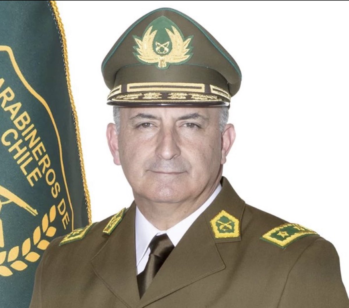 MR_LIBERTAD_'s tweet photo. 🔴 El General de @Carabdechile ALEX CHAHUAN se merece todo el respeto y cariño de los ciudadanos que RESPETAMOS y NUNCA hemos dejado de creer en esa institución. https://t.co/lvCi92xHh0
