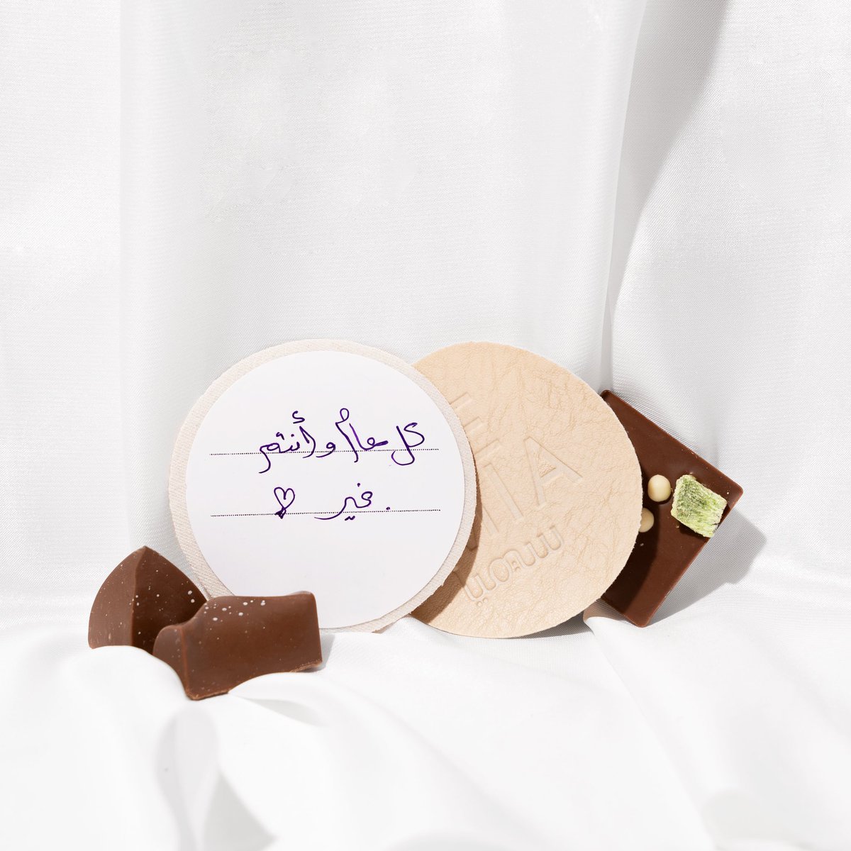 ( عيدية سيميا ) 😍🤍

ثلاث احجام : 
الحجم الكبير : السعر ٢٩٥ ريال 
الحجم الوسط : السعر ٢٣٠ ريال 
الحجم الصغير : ١٦٠ ريال 

مكونات البوكس : 
( شريطة ، لوحه شوكلت مطبوعه بعبارات العيد  ، كرت اهداء ، شنطه ) 

الكميه محدوده ، الاصناف متنوعة 🤍 #سيميا #العيد #عيدية #القصيم #cemia